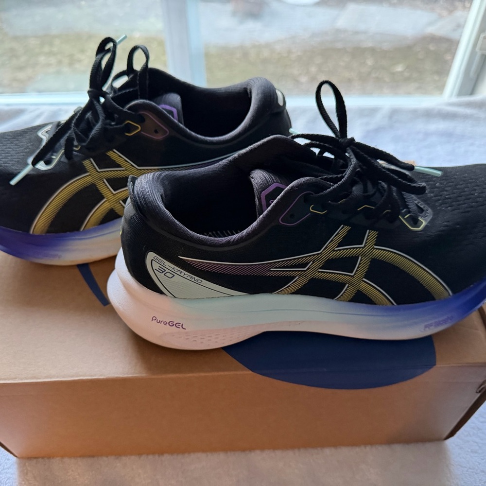 ASICS Women's Black Running Shoe with Blue-Purple Gradient Midsole 9.5 Wide - Picture 9 of 12